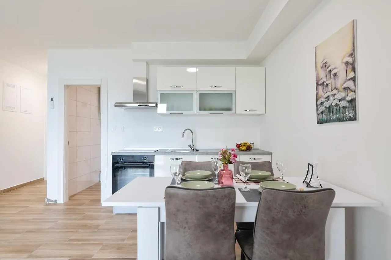 Beachfront Apartments Tic With Seaview Miletici