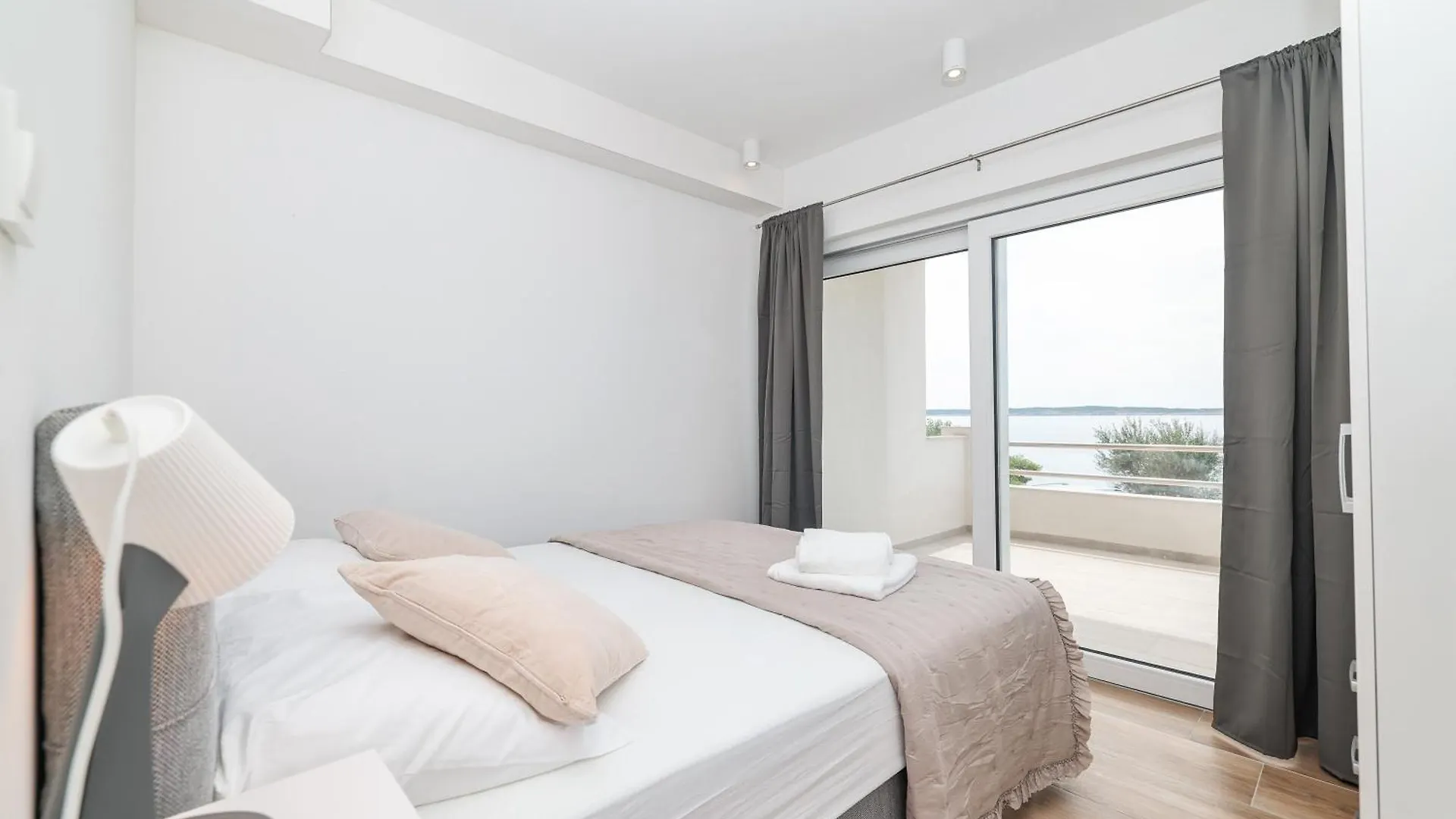 Beachfront Apartments Tic With Seaview Miletici 0*,